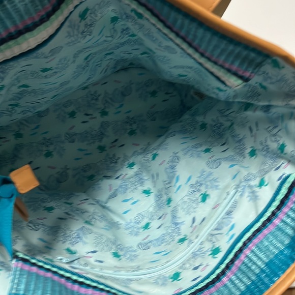 Vera Bradley Large Woven Tote with Matching Wristlet. - Picture 5 of 6